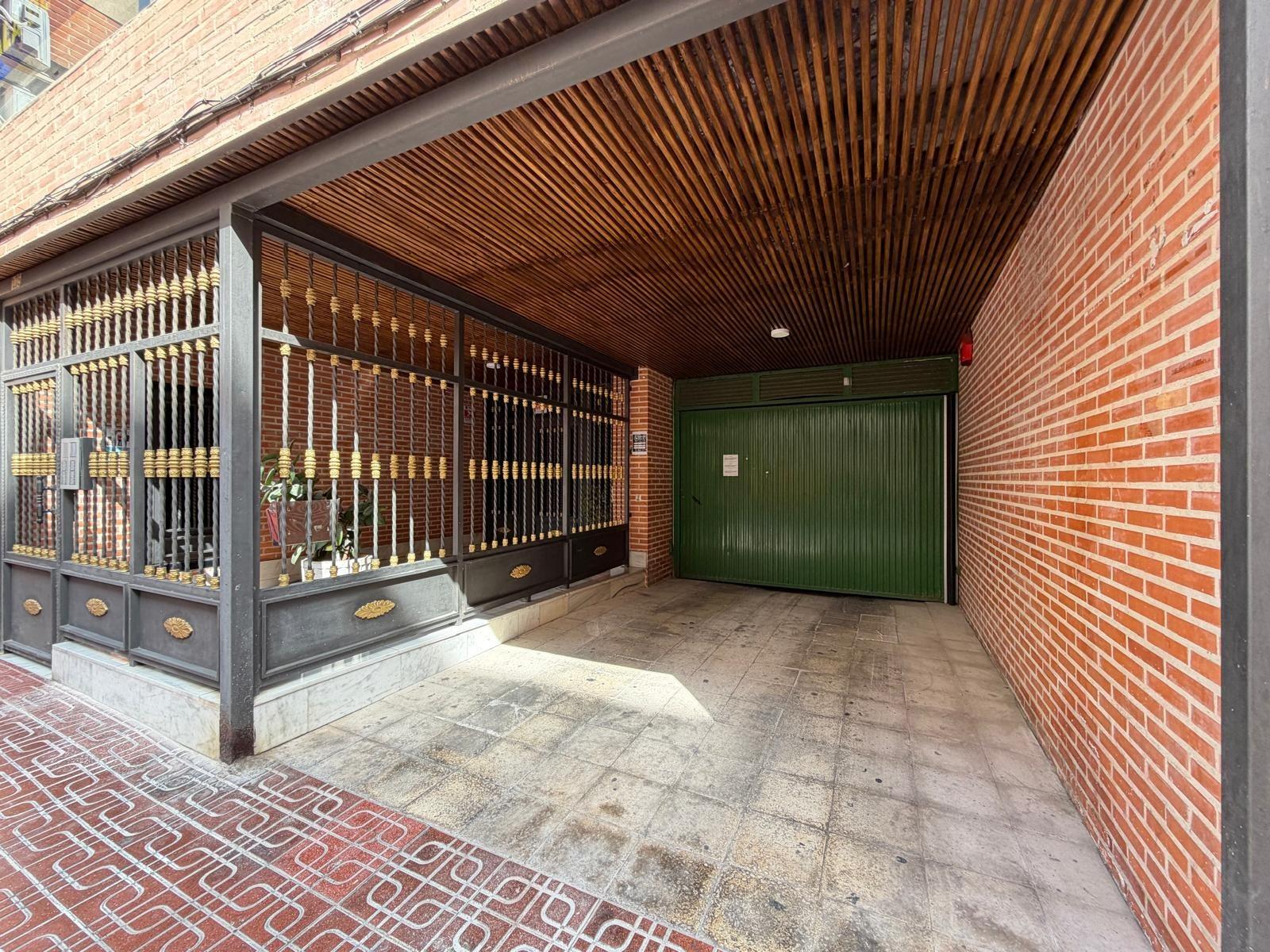 Premises for sale in Torrevieja, Alicante