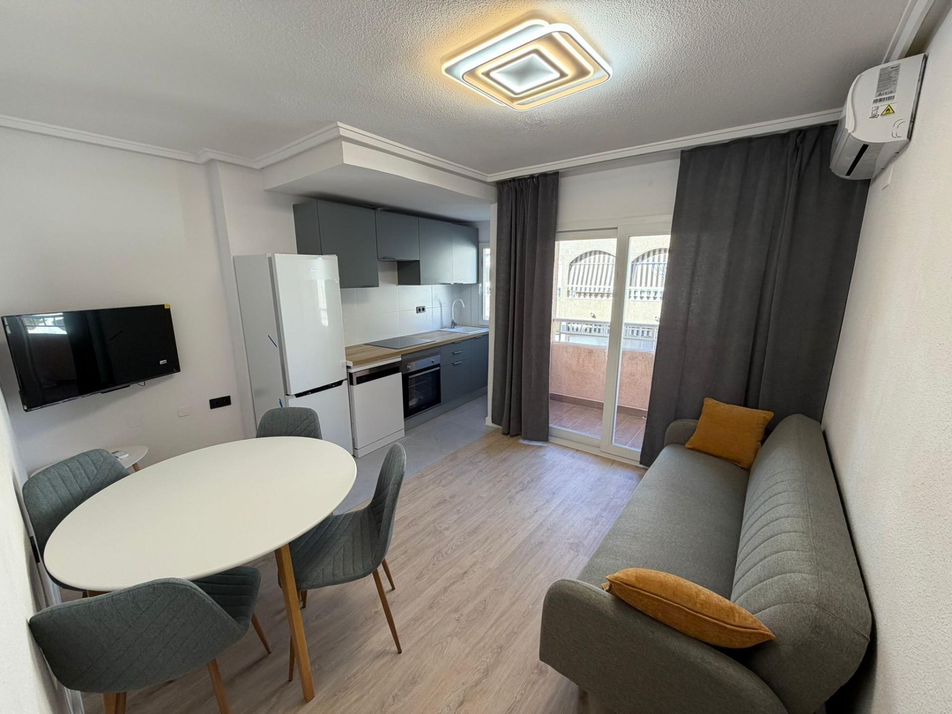 Mieszkania na sprzedaż 2 bd in Torrevieja, Alicante